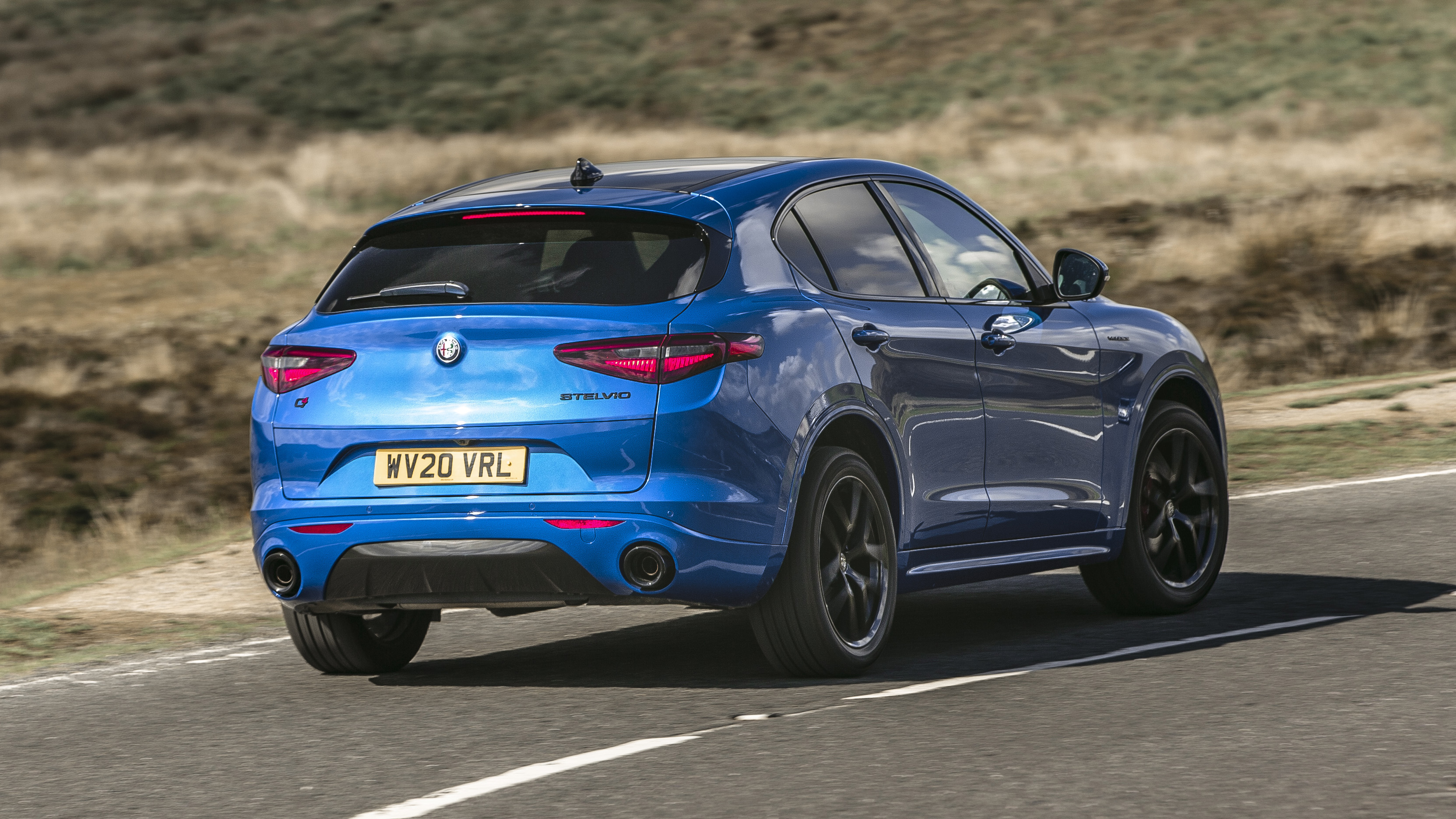 Alfa romeo stelvio review 2023